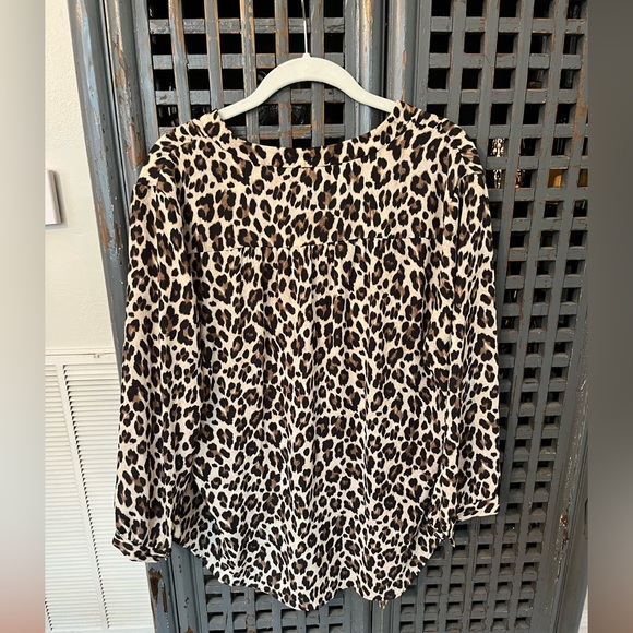 Vince Camuto Cheetah print Size Large Long Sleeve Top - Picture 3 of 3